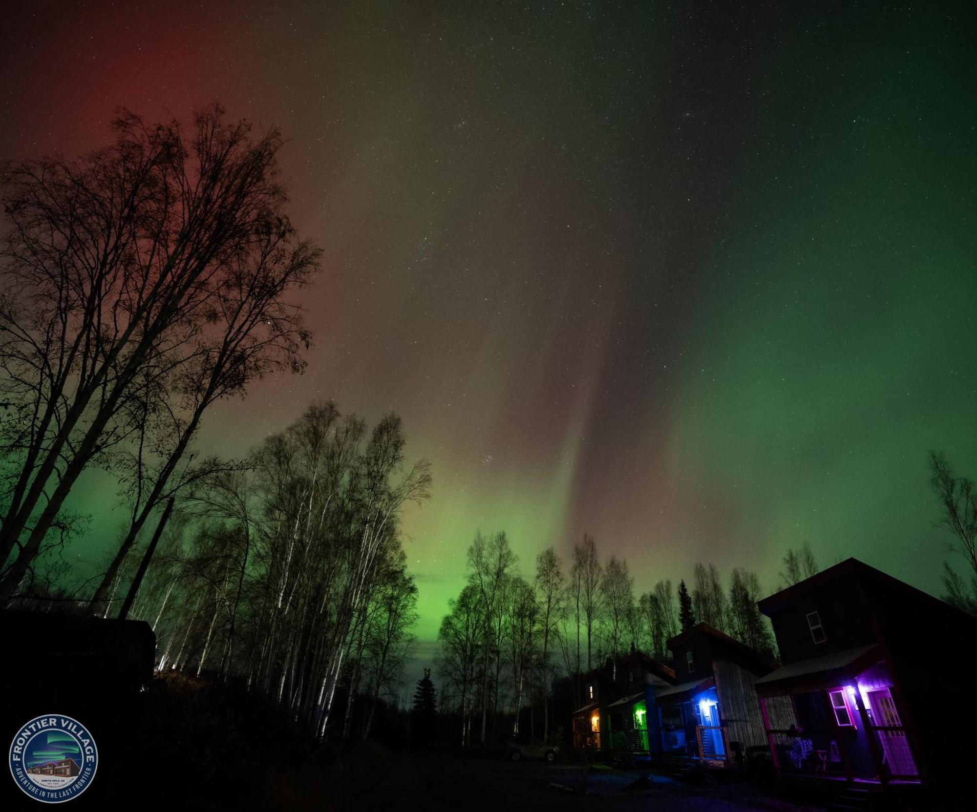 The Wandering Wolf - Frontier Village North Pole Kültér fotó