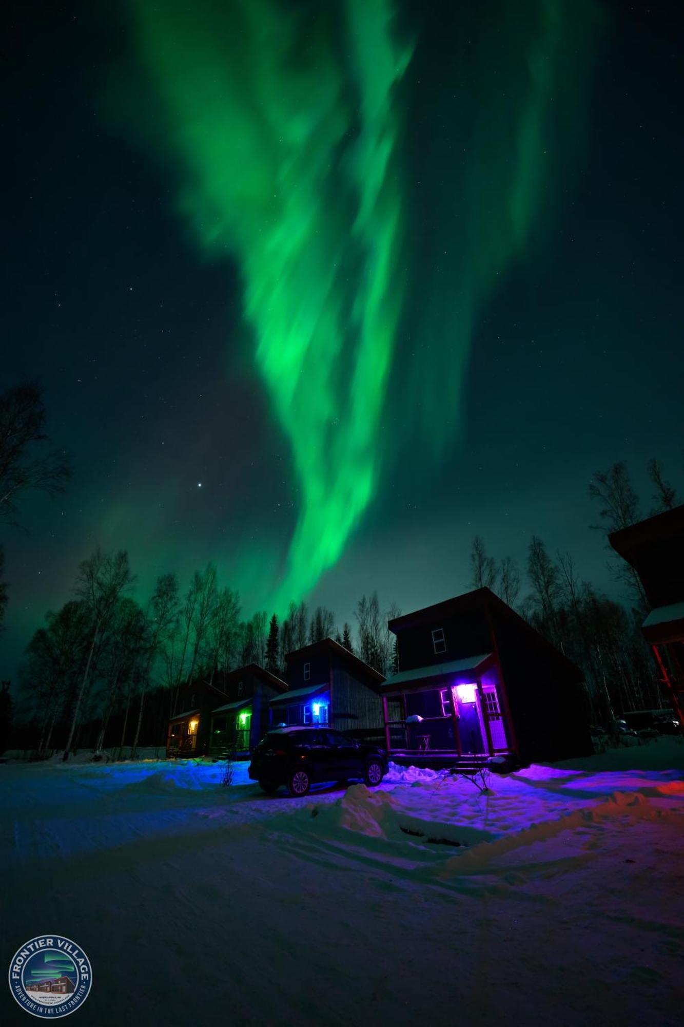 The Wandering Wolf - Frontier Village North Pole Kültér fotó