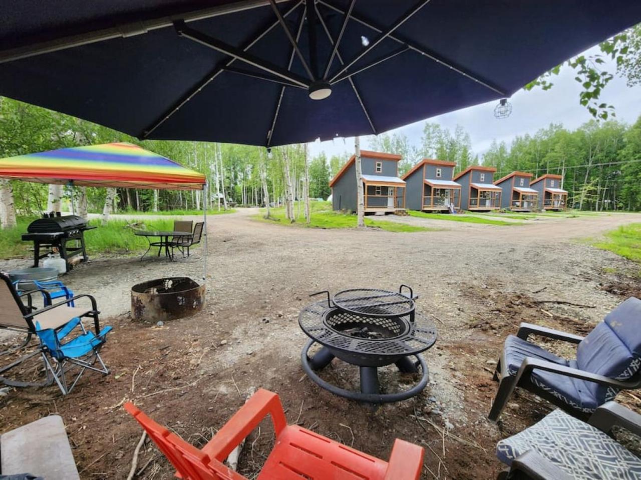 The Wandering Wolf - Frontier Village North Pole Kültér fotó