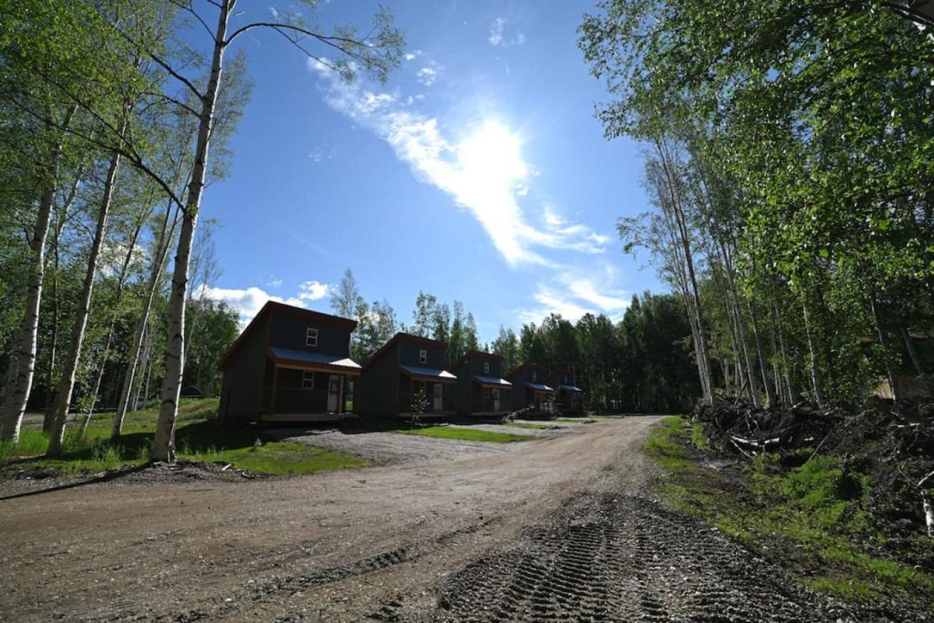 The Wandering Wolf - Frontier Village North Pole Kültér fotó